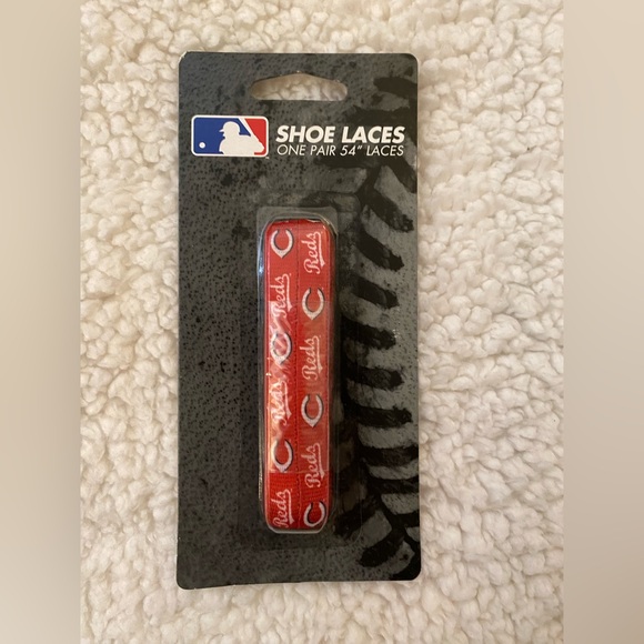 Men’s Leather Dooney & Burke Cincinnati Reds Wallet and Laces Bundle - Picture 9 of 10